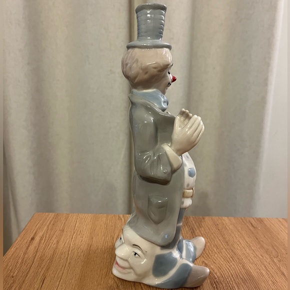 VTG Clapping Clown Figurine Fine Porcelain - Picture 4 of 4